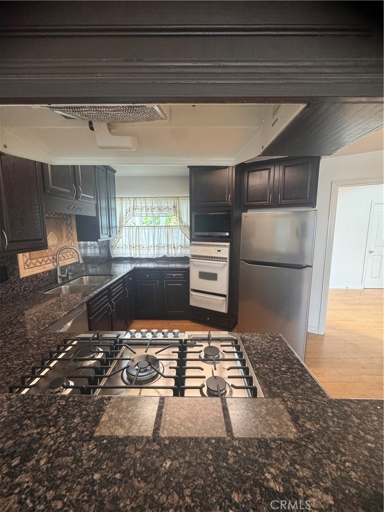 14726 Tupper - Photo 9