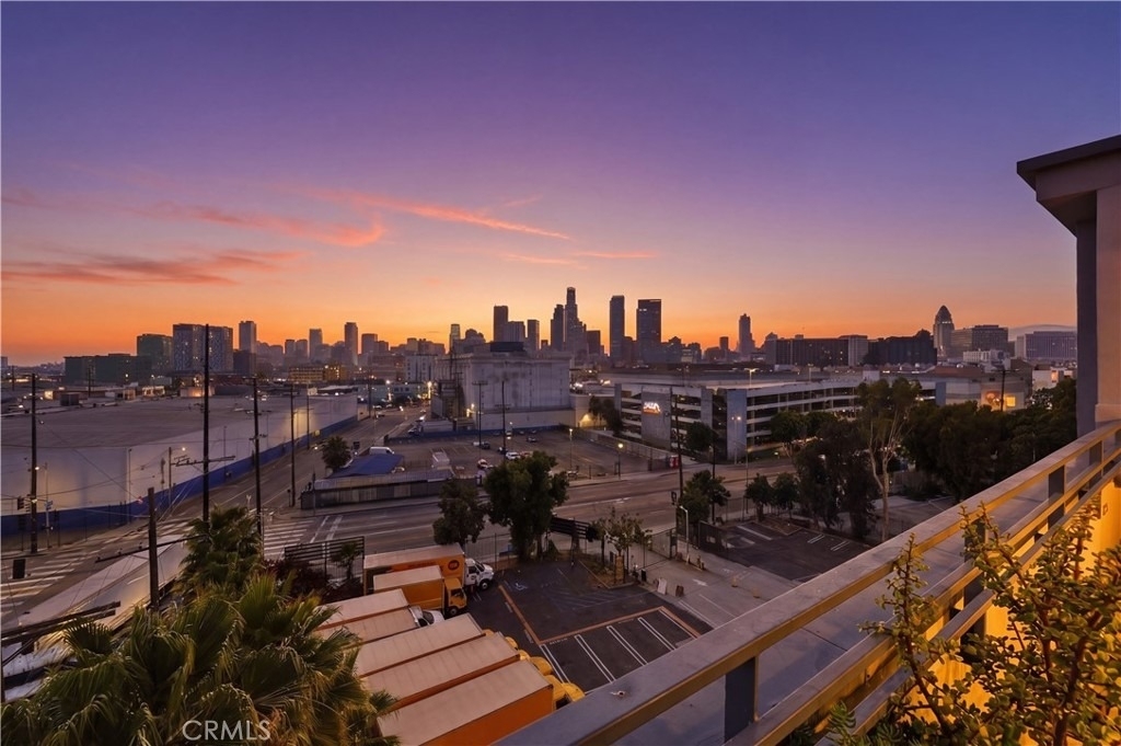825 E 4th - Photo 9