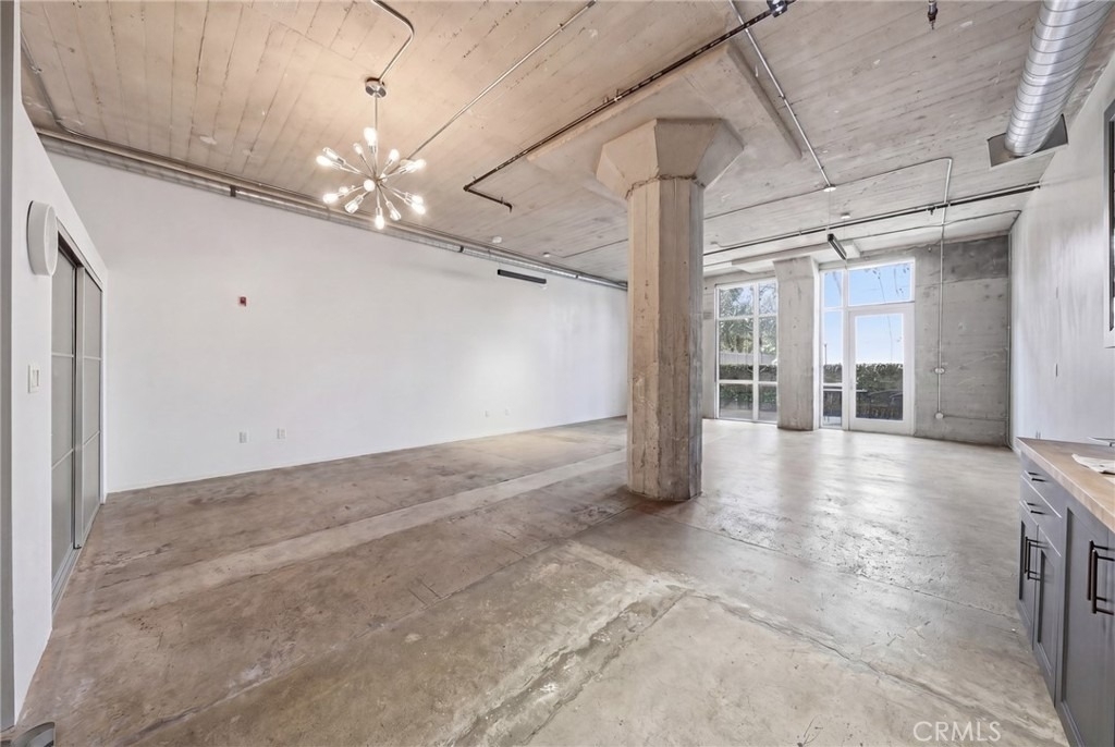 825 E 4th - Photo 4