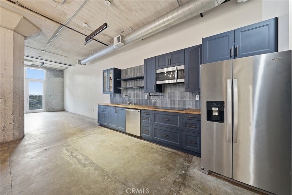 825 E 4th - Photo 2