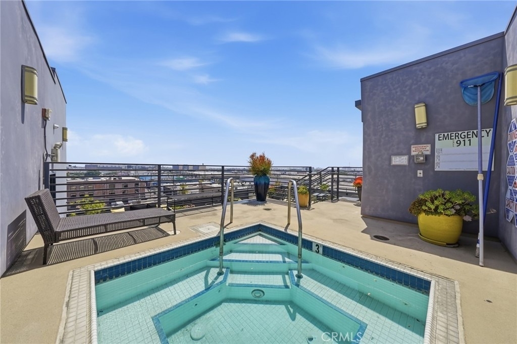 825 E 4th - Photo 8