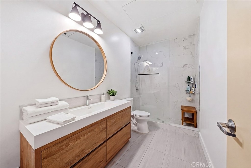 825 E 4th - Photo 1