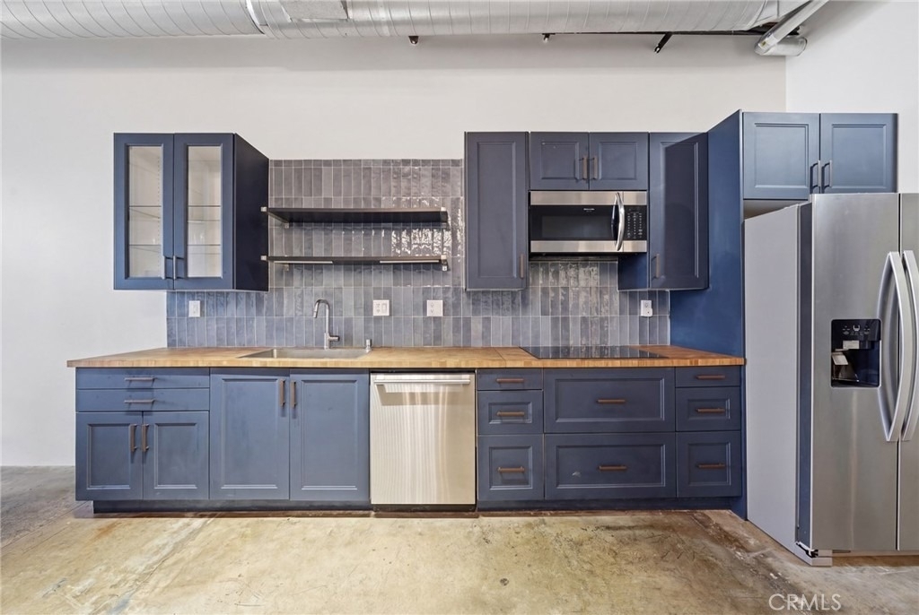 825 E 4th - Photo 3