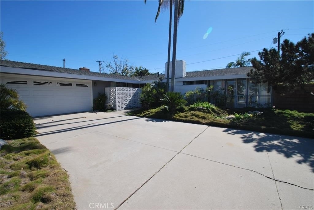 3292 Kenilworth Drive - Photo 0