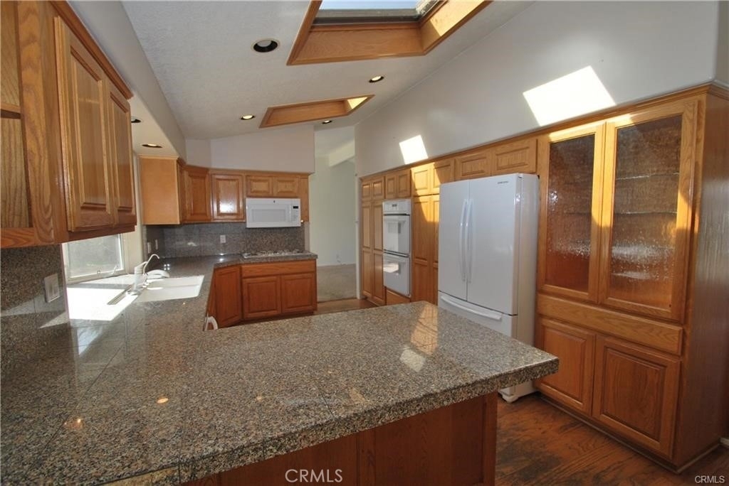 3292 Kenilworth Drive - Photo 2