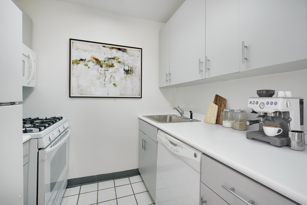  east 52nd st - Photo 2