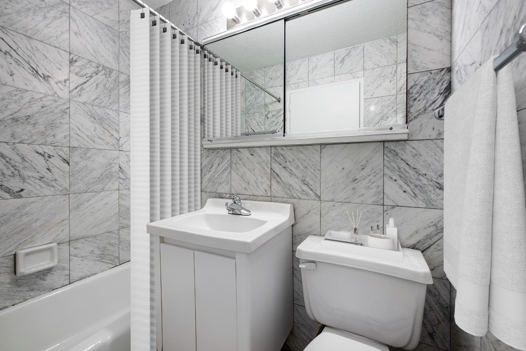 east 52nd st - Photo 3