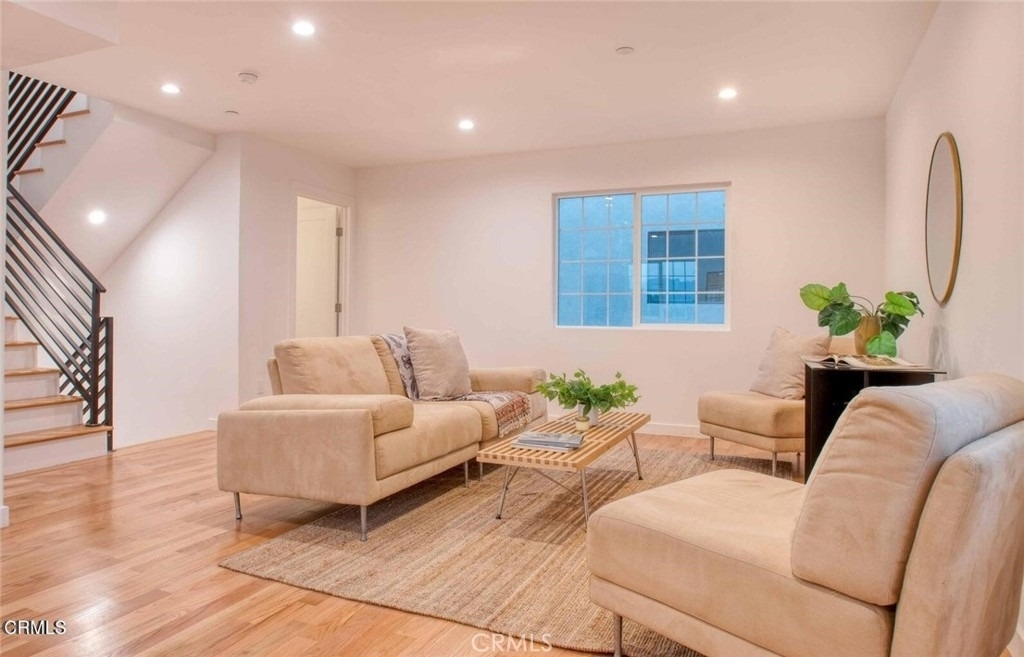 2333 1/2 Langdale Avenue - Photo 2