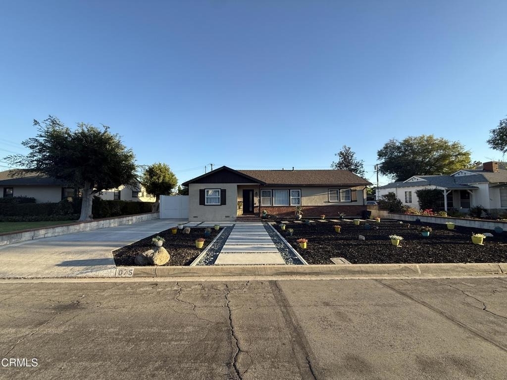 1075 Chevron Court - Photo 1
