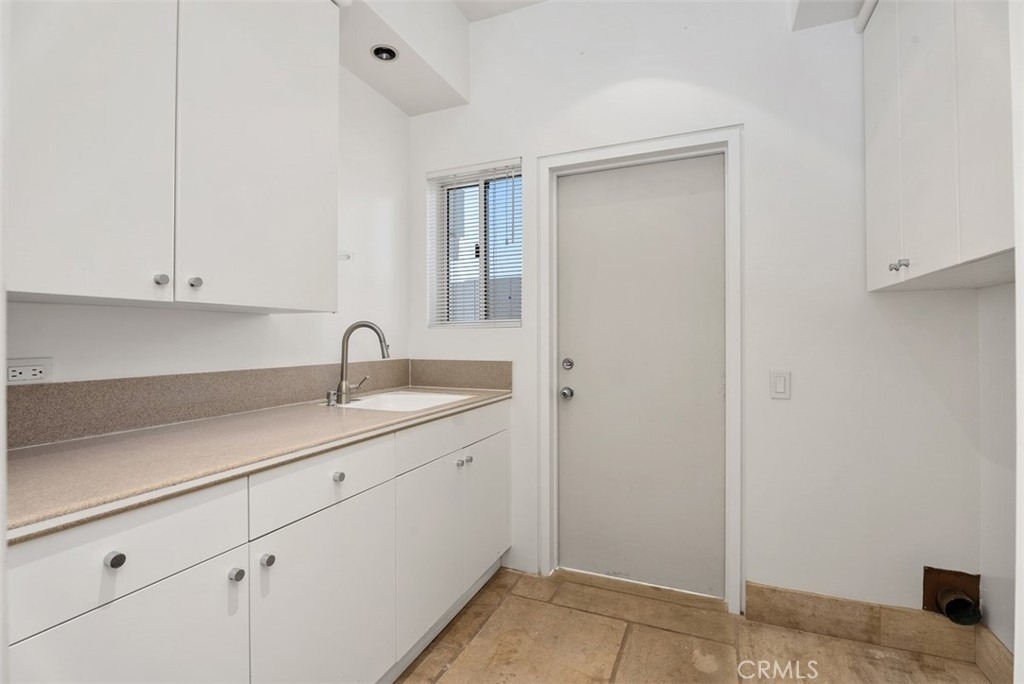 1535 Dolphin Terrace - Photo 19