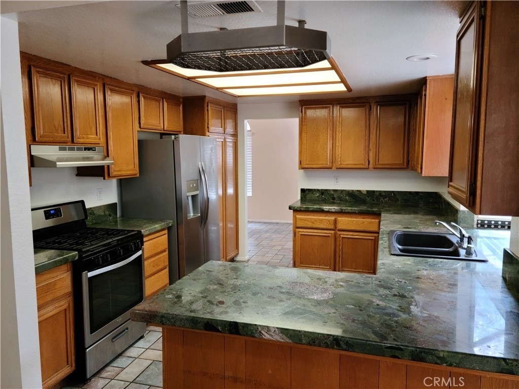 998 Ashford Circle - Photo 5