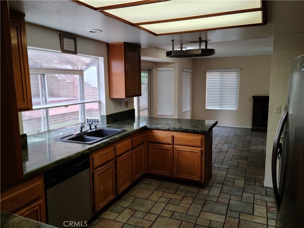 998 Ashford Circle - Photo 3