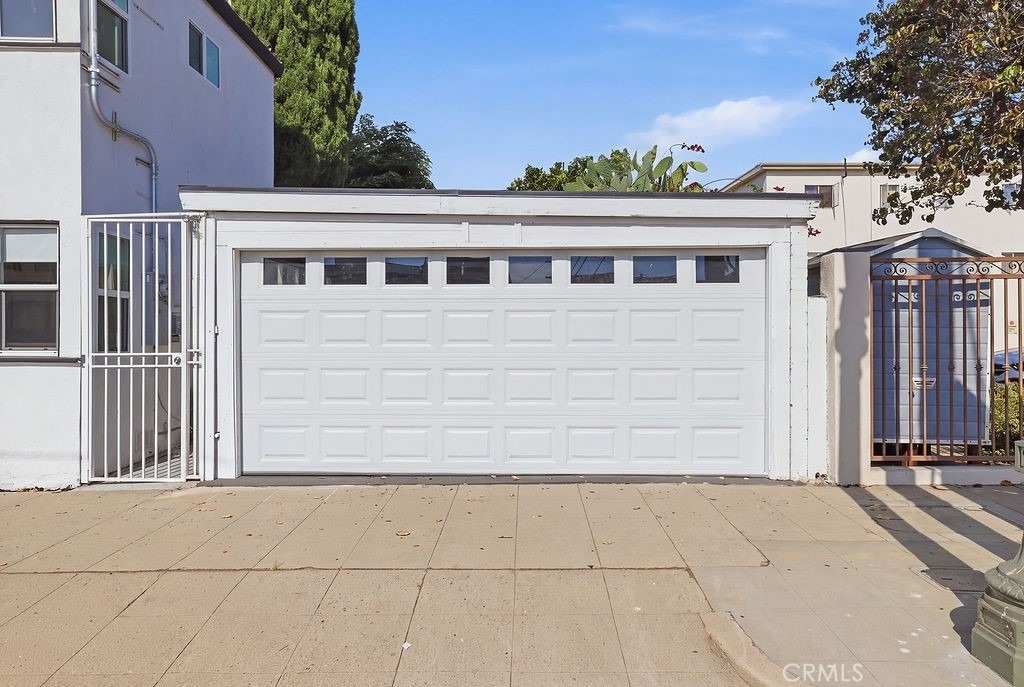 1211 Cole Avenue - Photo 2
