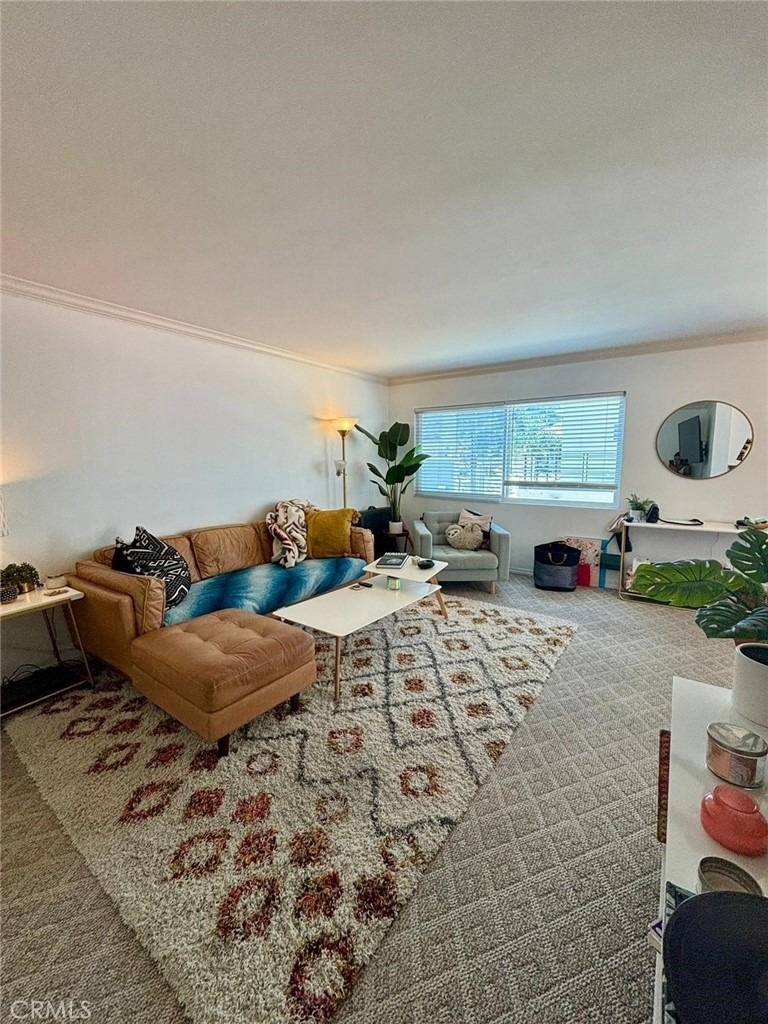 615 E Broadway - Photo 1