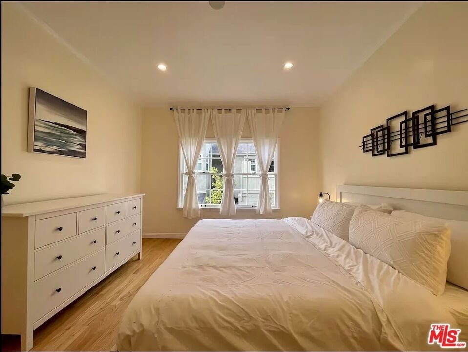 423 W Ocean Avenue - Photo 18