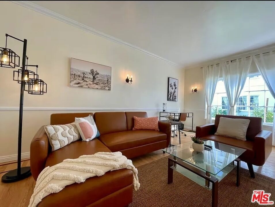 423 W Ocean Avenue - Photo 3