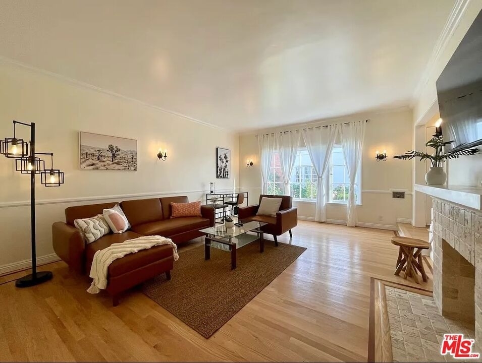 423 W Ocean Avenue - Photo 4
