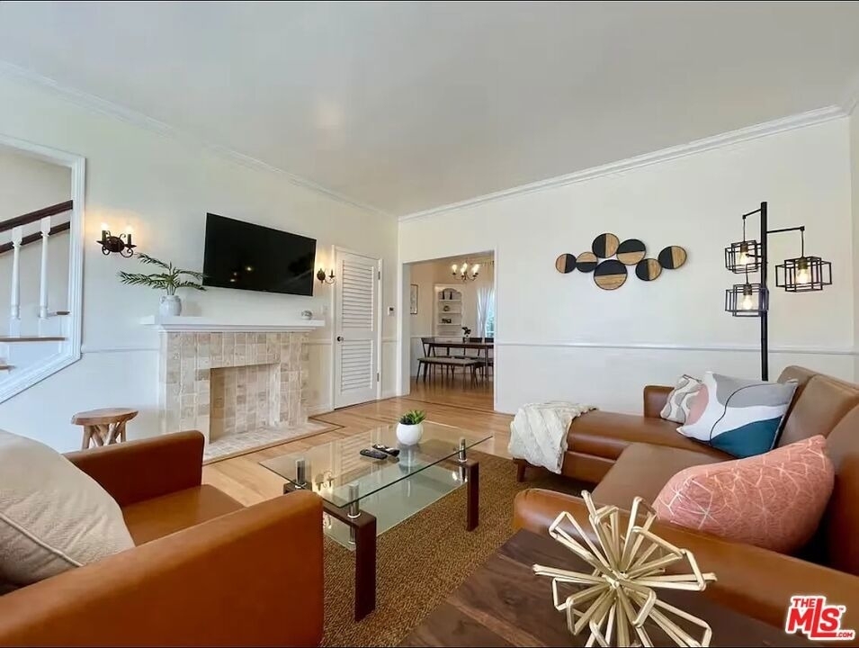 423 W Ocean Avenue - Photo 1