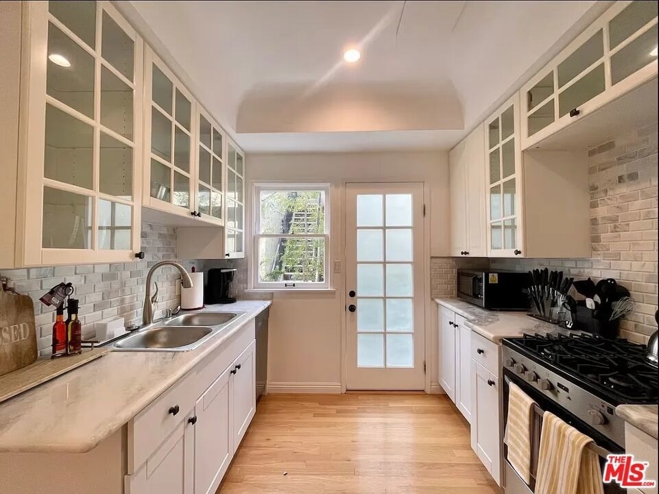 423 W Ocean Avenue - Photo 13