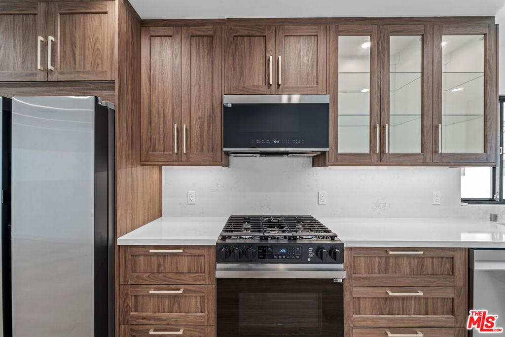 160 N Almont Drive - Photo 4