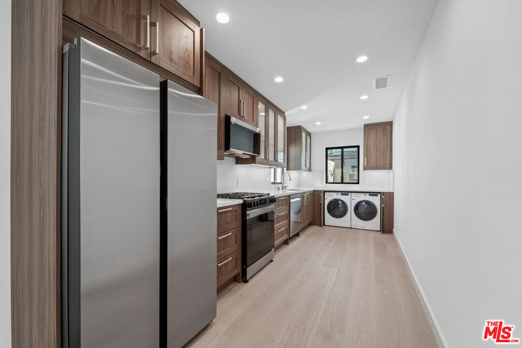 160 N Almont Drive - Photo 2