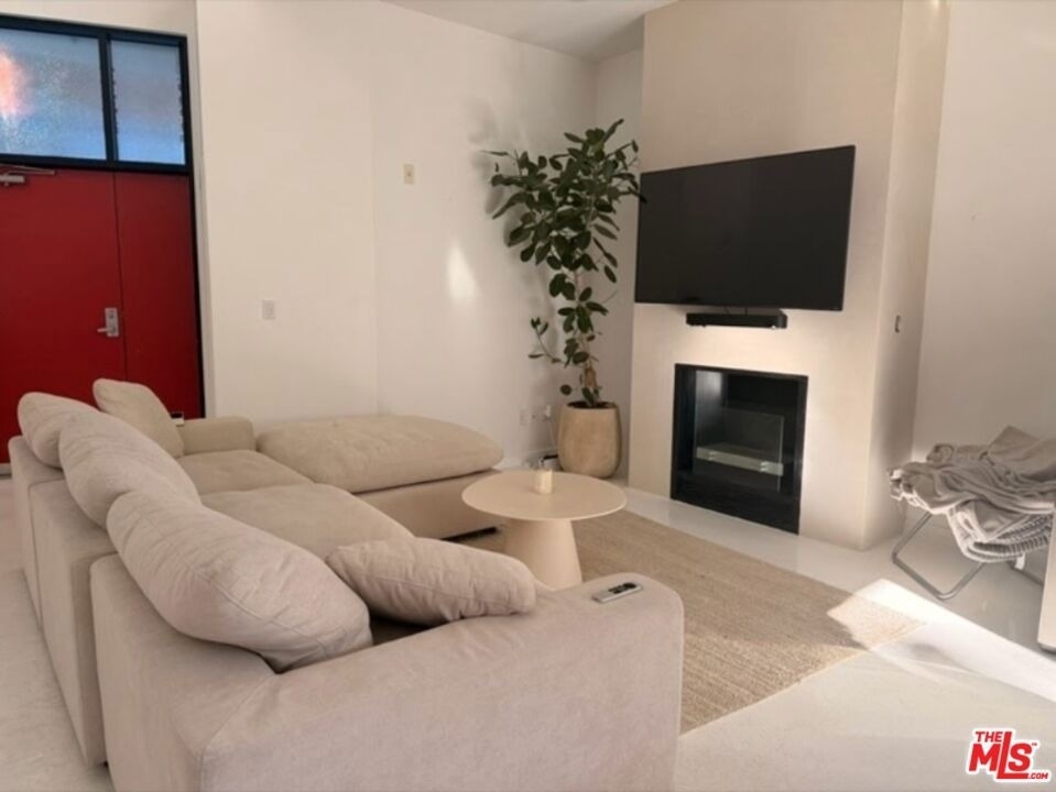 815 Hampton Drive - Photo 8
