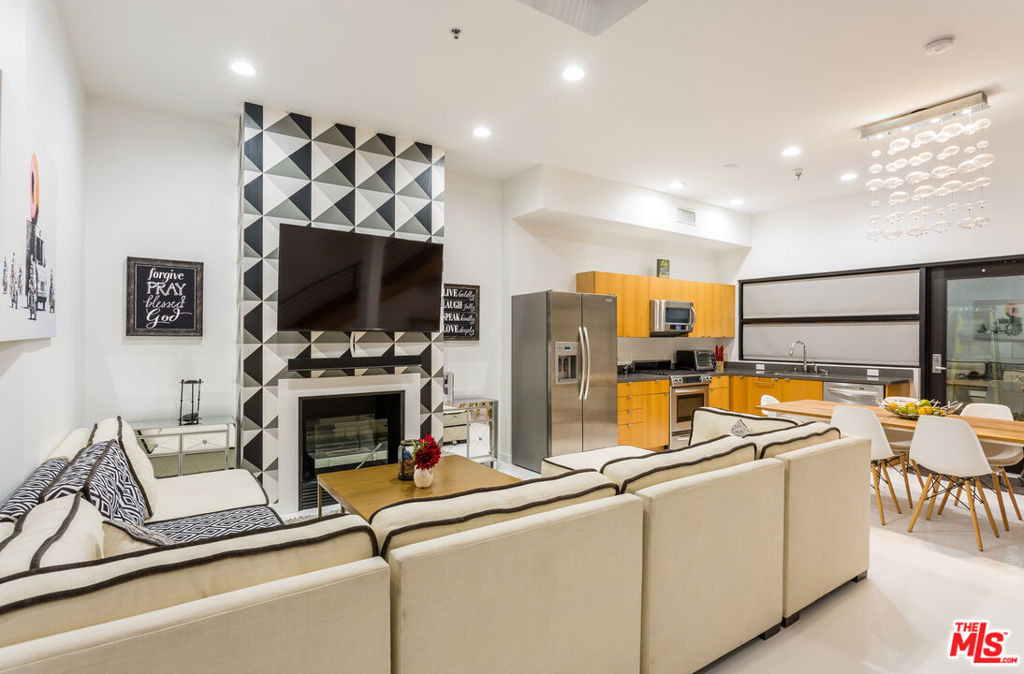 815 Hampton Drive - Photo 11