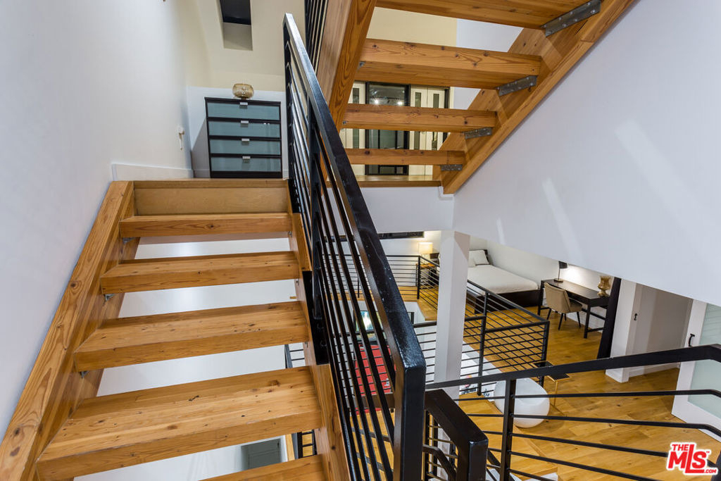 815 Hampton Drive - Photo 9