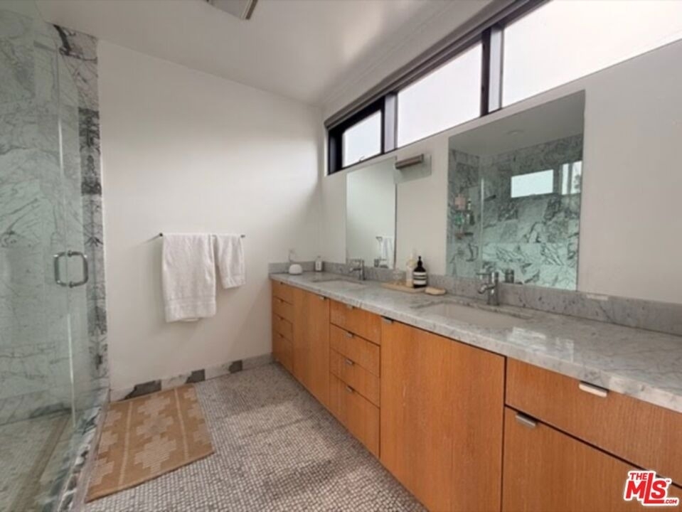 815 Hampton Drive - Photo 12