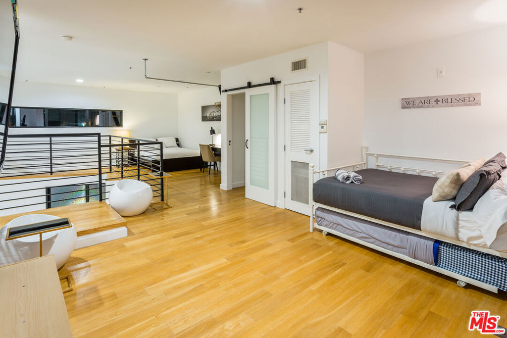 815 Hampton Drive - Photo 6