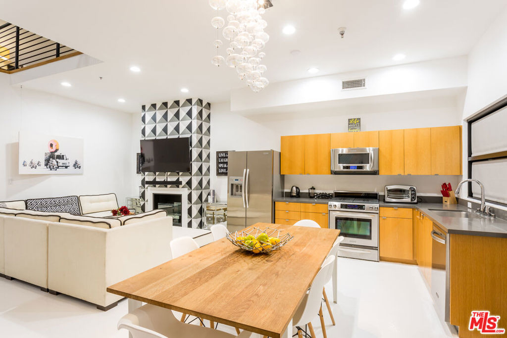815 Hampton Drive - Photo 15