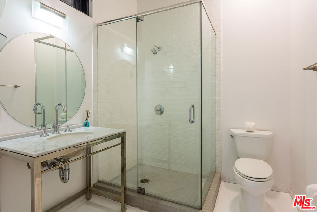 815 Hampton Drive - Photo 14