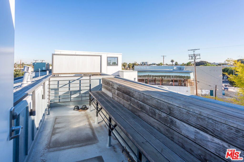 815 Hampton Drive - Photo 16