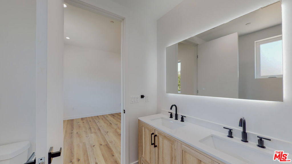 4462 Maplewood Avenue - Photo 14