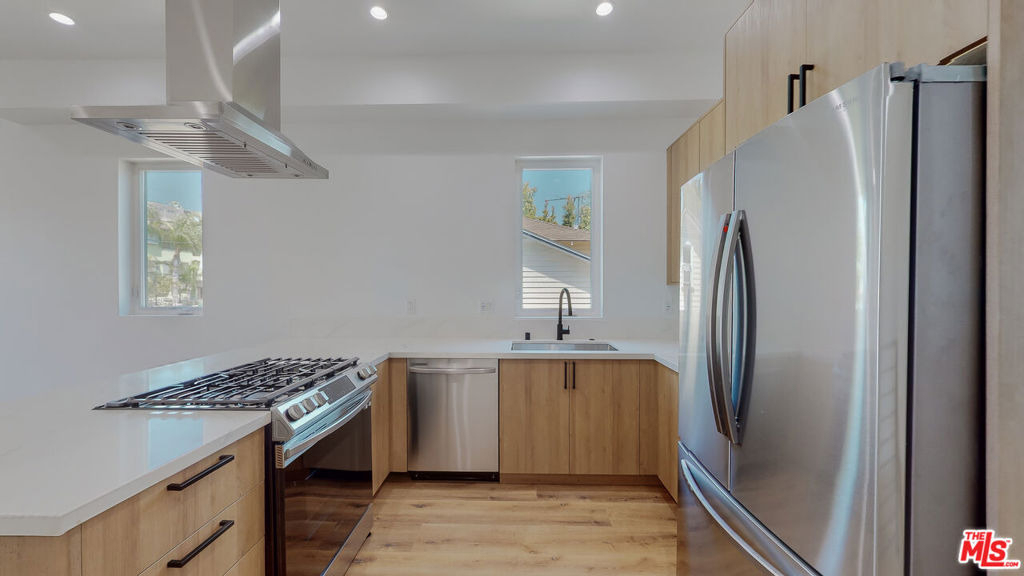 4462 Maplewood Avenue - Photo 4
