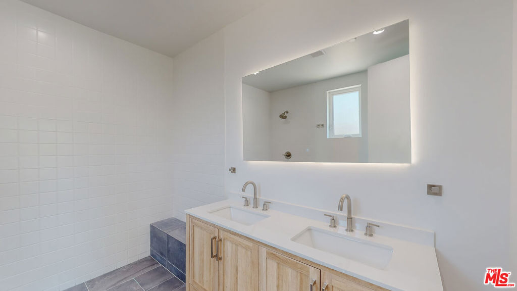 4462 Maplewood Avenue - Photo 19