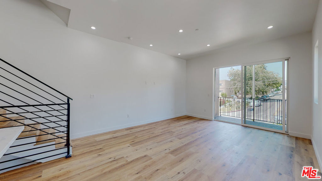 4462 Maplewood Avenue - Photo 6