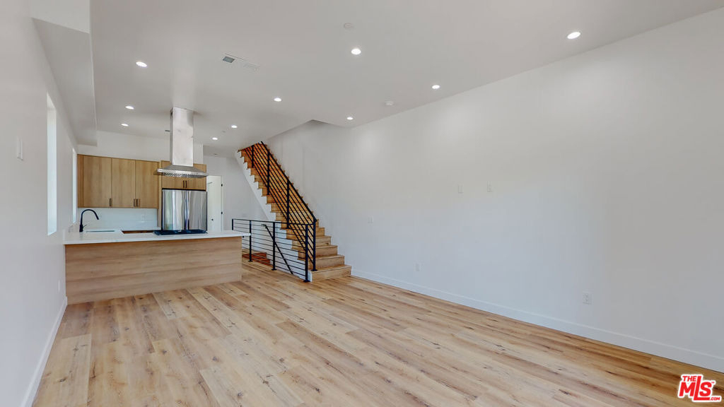 4462 Maplewood Avenue - Photo 1