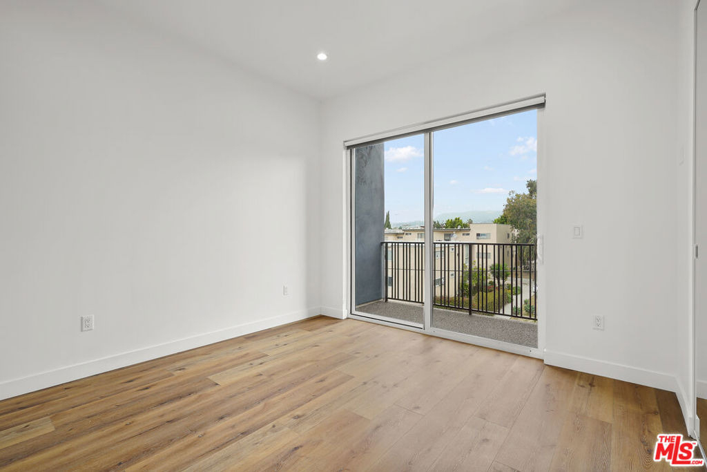 4462 Maplewood Avenue - Photo 5