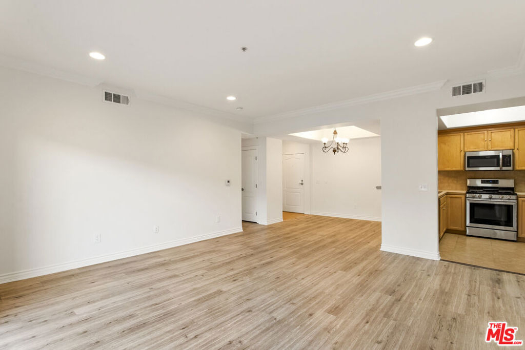 3328 Oakhurst Avenue - Photo 4
