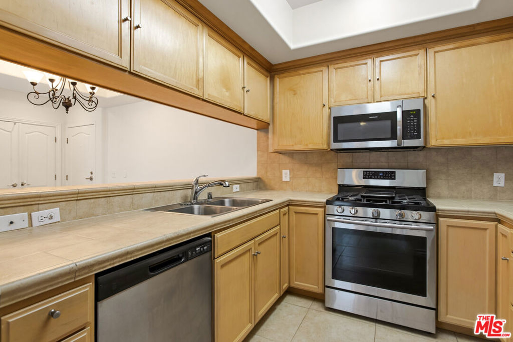 3328 Oakhurst Avenue - Photo 9