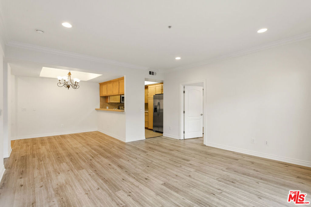 3328 Oakhurst Avenue - Photo 3