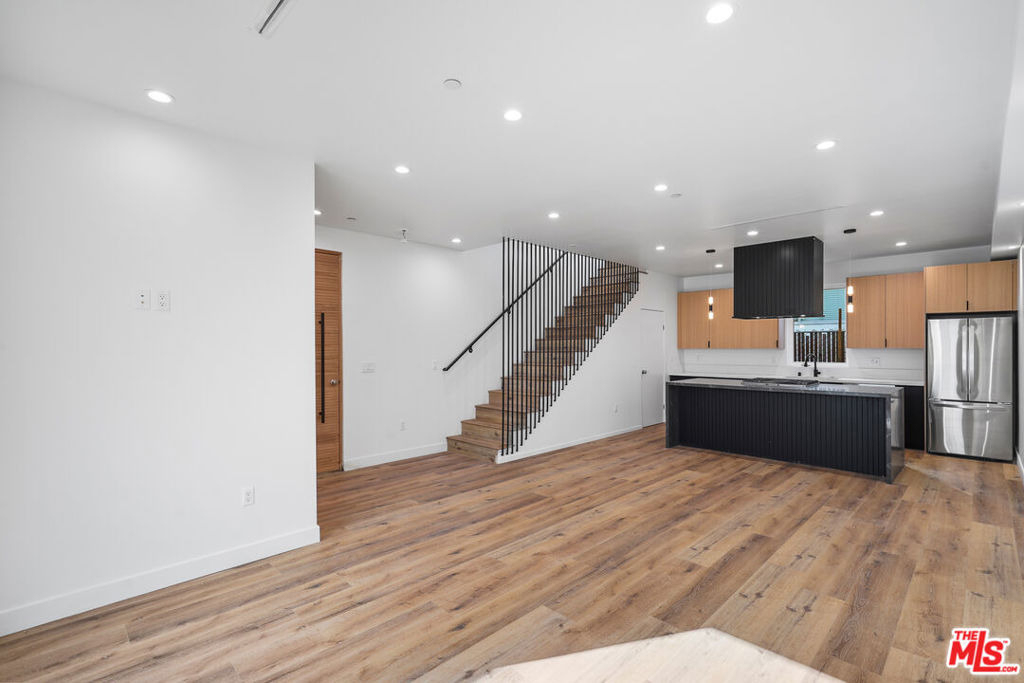 839 N Mccadden Pl - Photo 4