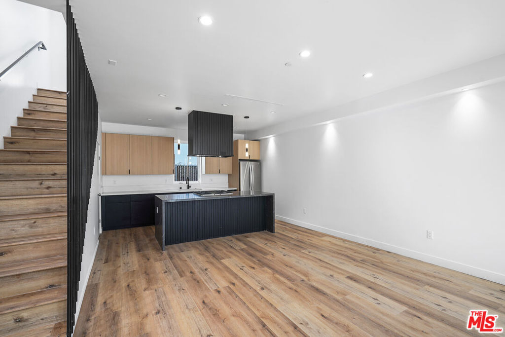 839 N Mccadden Pl - Photo 3