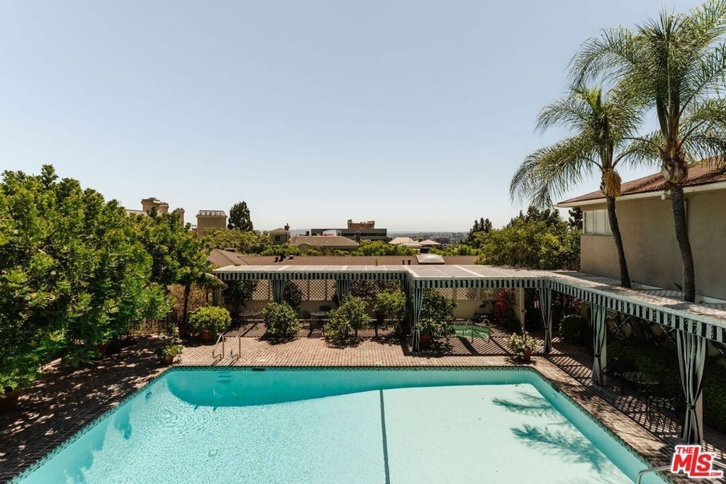 1219 Sunset Plaza Drive - Photo 16