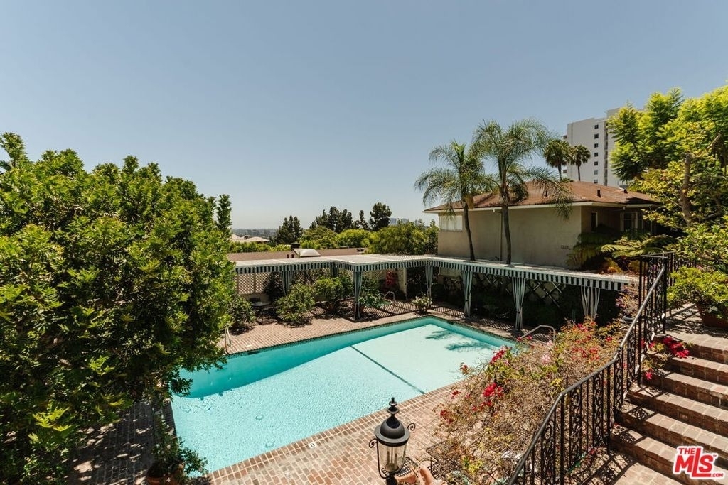 1219 Sunset Plaza Drive - Photo 15