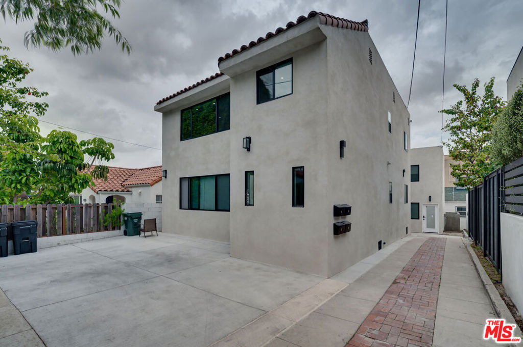 9024 Phyllis Avenue - Photo 0