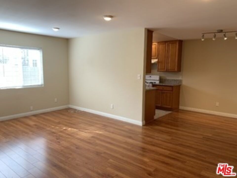 6911 Agnes Avenue - Photo 2