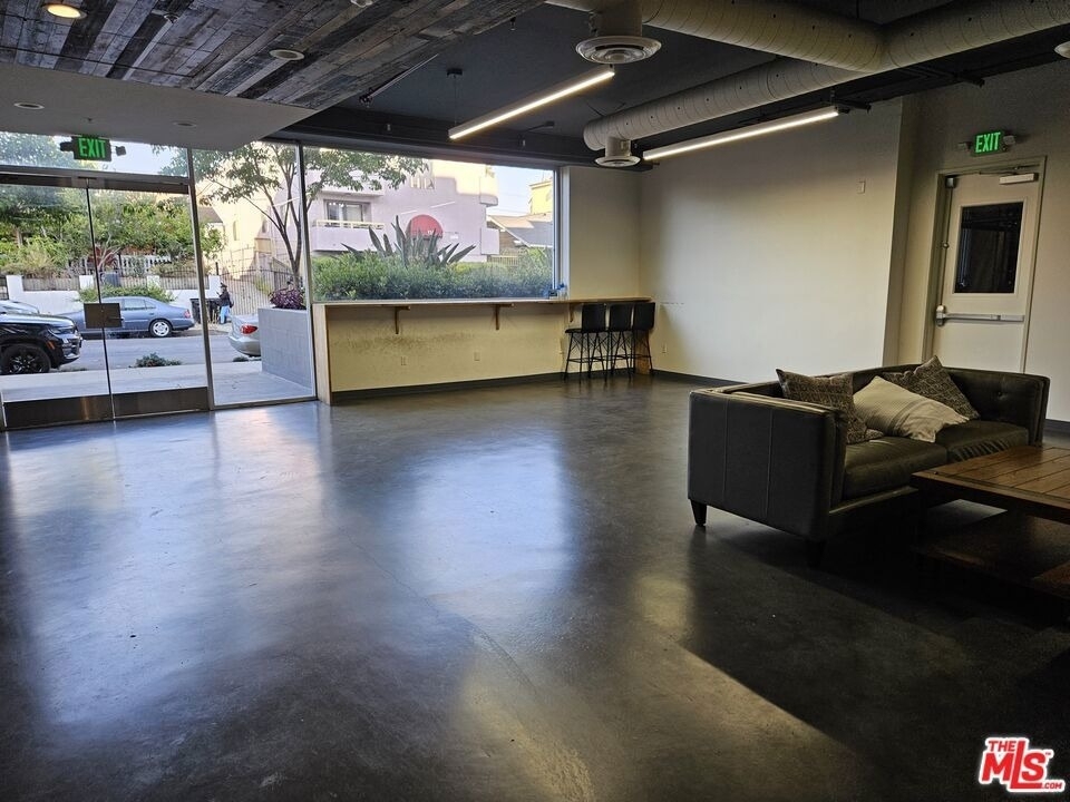 105 S Mariposa Avenue - Photo 17