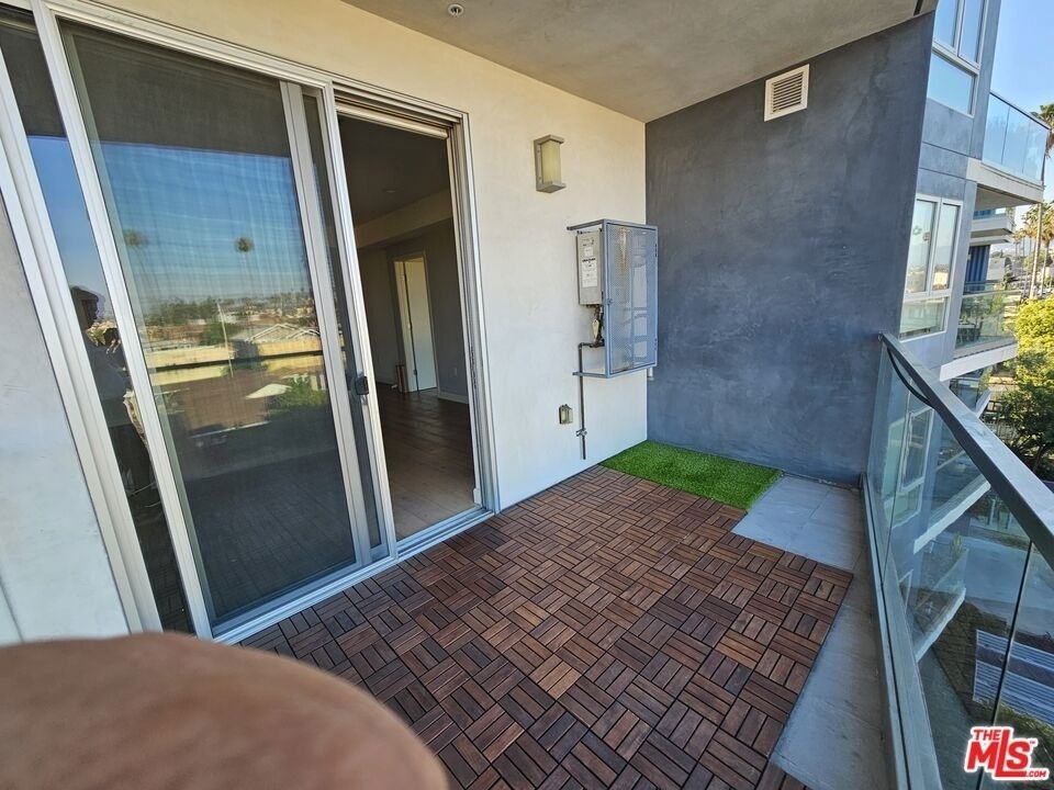 105 S Mariposa Avenue - Photo 13